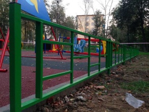 Забор на детскую площадку 45 метров фото недорого