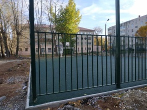 Забор на спортивную площадку 35 метров фото цена под ключ