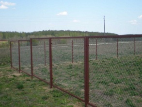 Забор из сетки рабицы в натяг секционный 150 метров фото под ключ