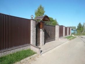Забор из профнастила с кирпичными столбами 37 метров фото цена за метр под ключ