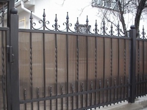 Кованые заборы с поликарбонатом 18 метров фото цена под ключ