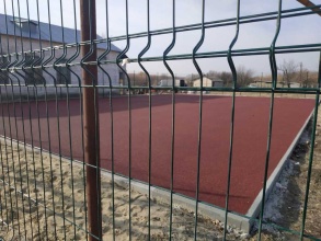 Забор на спортивную площадку 42 метра фото цена за метр