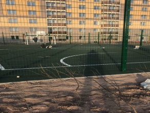 Забор на спортивную площадку 45 метров фото недорого