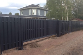 Забор из евроштакетника с бетонированием столбов 80 метров фото в Пересвете